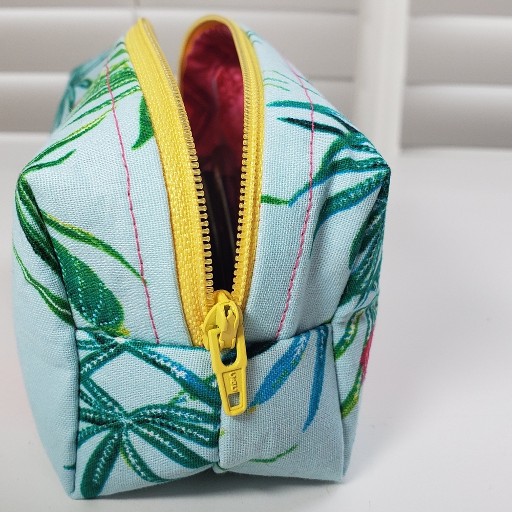 Cosmetics Pouch - Picture 4 of 6